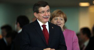 Foto: Ahmet Davutoglu und Angela Merkel, über dts Nachrichtenagentur