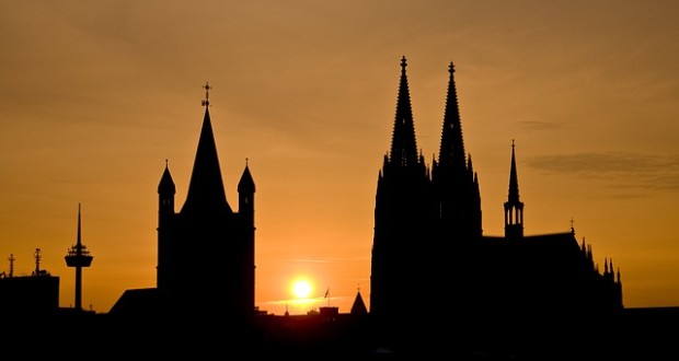 Köln, Dom im Abendrot.