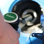 Wirtschaftsweiser fordert deutlich höhere CO2-Steuer auf Benzin